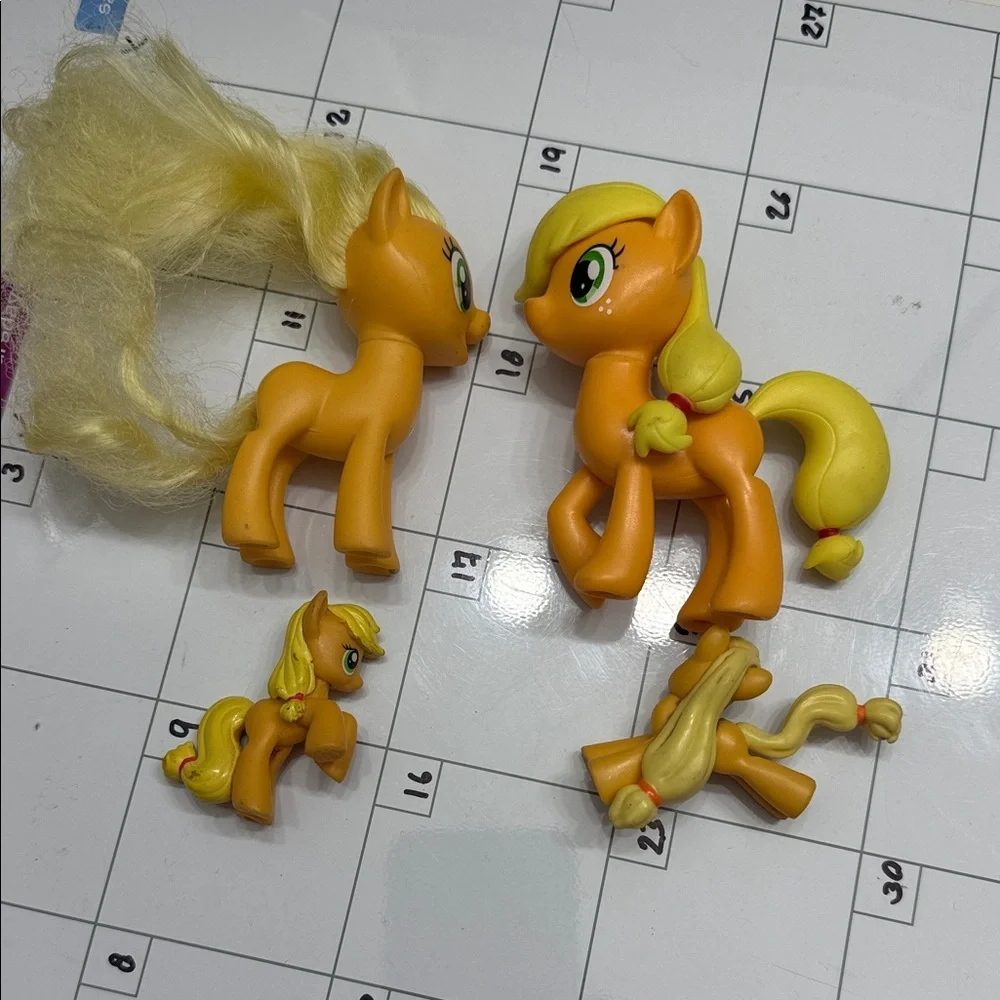My Little Pony Applejack Figures Set in Yellow and Orange